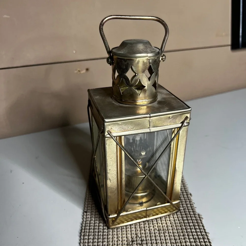 Vintage Brass Tone Glass Oil Lantern Nautical Ship Style Kerosene Lamp 7.5in